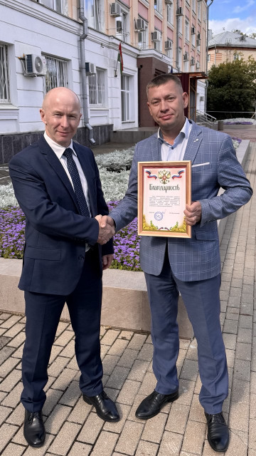 Директор МАУ "Коммунальное управление" Сергей Волотовский поблагодарил МАУ "Благоустройство" в лице директора Дмитрия Федорова за активное содействие в подготовке объектов жилищного хозяйства к предстоящему отопительному сезону