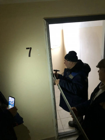 Муниципальная управляющая компания выполнила установку наличников в доме 17 по улице Усачёва.