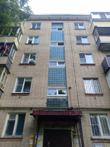 В третьем подъезде Ленина 114 заменили оконные фрамуги