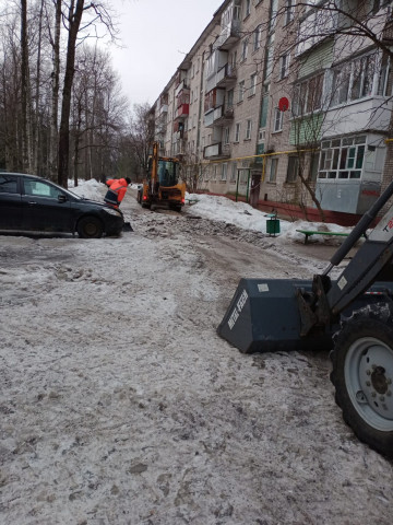 Уборка наледи и колейности по ул. Ляшенко д. 2