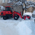 Муниципальная управляющая компания провела механизированную расчистку внутридворовой дороги у дома № 1 по улице Гурьянова.