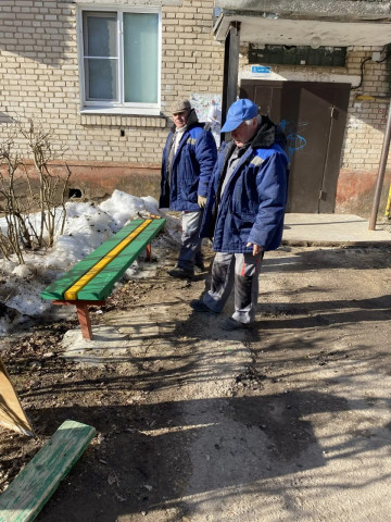 В рамках благоустройства выполнены работы:  замена скамейки по адресу пр. Ленина, д. 94, под. 6 и ремонт скамейки по адресу ул. Курчатова, д. 22а, под. 3.