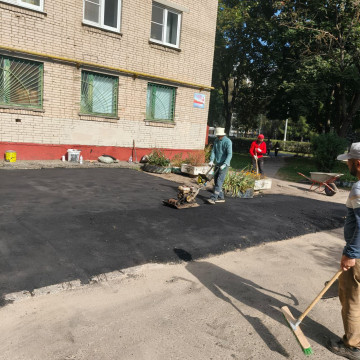 МАУ Коммунальное управление завершило работы по ремонту подходов к подъезду многоквартирного дома по адресу ул.  Курчатова, д. 24. Данный объект стал очередным пунктом в плане благоустройства городской инфраструктуры.
