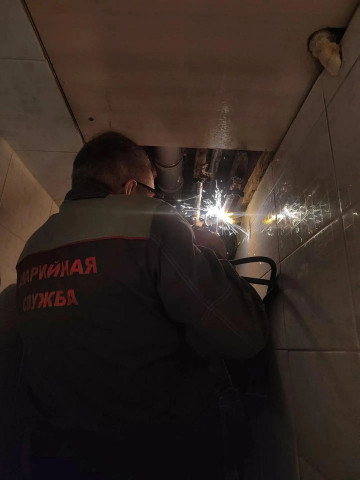 Сегодня в одной из квартир дома по адресу ул. Ленина, 118 были заменены вводные краны на стояках холодного и горячего водоснабжения.
