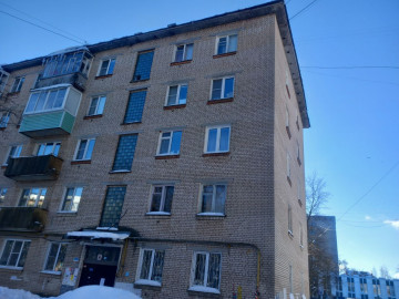 Муниципальная управляющая компания выполнила работы по очистке кровли от наледи и сосулек по адресам: проспект Ленина, дома 118 и 98, а также улица Ляшенко, дом 6 (1‑й подъезд).