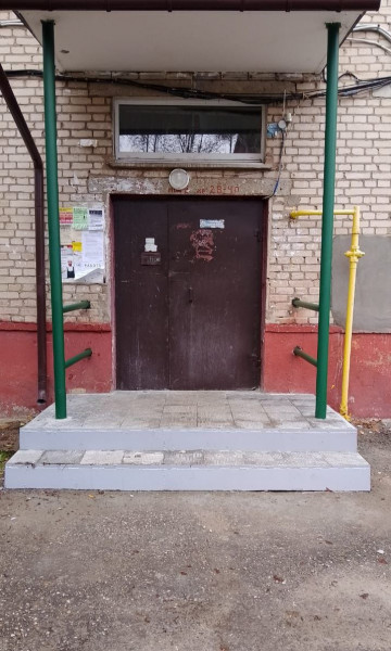Муниципальная управляющая компания выполнила ремонт крылец по адресу: пр. Ленина, д. 59