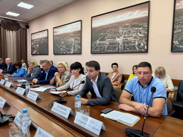Директор МАУ "Коммунальное управление" Сергей Волотовский принял участие в рабочем совещании городской планерки.