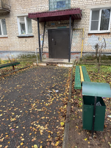 Муниципальной управляющей компанией обновлена урна по адресу: пр. Ленина, 118.