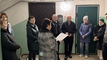 В многоквартирном доме № 120 на проспекте Ленина муниципальная управляющая компания провела общее собрание жителей. На встрече обсудили повестку общего собрания для проведения голосования, а также вопросы по ремонту и использованию общедомового имущества