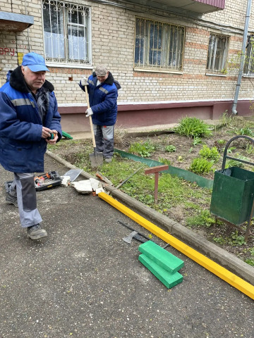 На Жукова, 5 выполнили ремонт скамьи.