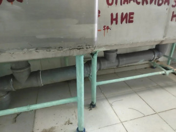 Заменили участок чугунной канализации в пищеблоке в СОШ №6