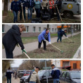 В рамках Месячника по санитарной очистке города, объявленном Администрацией г. Обнинска сотрудники МАУ «Коммунальное управление» приняли участие в уборке придомовой территории по ул. Любого.