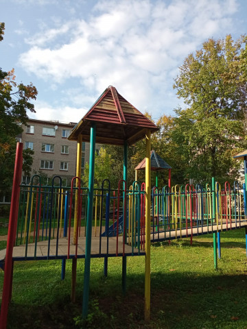 Ремонт на детских игровых площадках во дворах МКД.