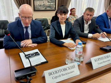 Директор МАУ "Коммунальное управление" Сергей Волотовский принял участие в рабочем совещании городской планерки.