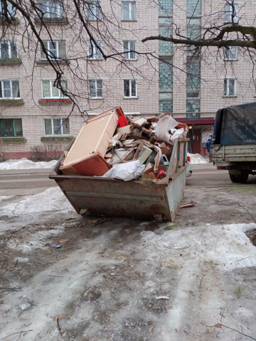 Сбор КГМ во дворах.