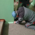 На Курчатова 38 отремонтировали плинтус на площадке 7 этажа