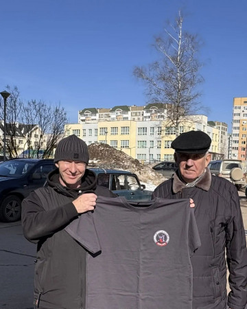Поздравил Буторова Виктора Михайловича с 75-летием. Вручил футболку с новым логотипом аварийной службы. Здоровья вам, Виктор Михайлович!