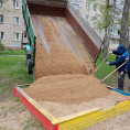 Обновляем песок в песочницах МКД.