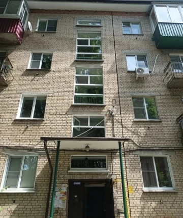 Заменили окна на лестничных клетках на Ленина - 59 (1 и 2 подъезды)