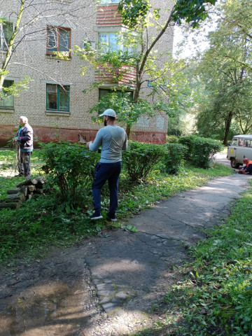 Осень время наведение порядка во дворах