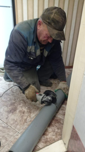 В одной из квартир дома 14а по улице Королёва муниципальная управляющая компания выполнила замену канализационного стояка
