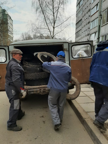 Сбор для утилизации старых шин.